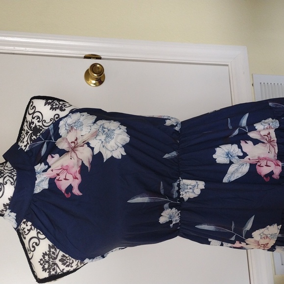 Dress - Picture 1 of 6